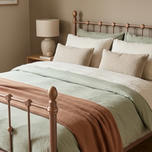 Metalen bed Francesca Bruin Koper